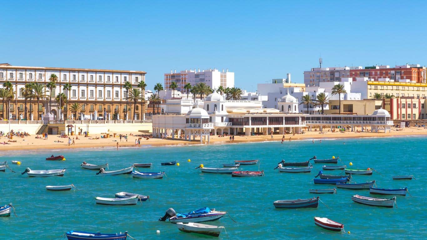 Lee más sobre el artículo Top 5 mejores apartamentos con vistas frente al mar en Cádiz