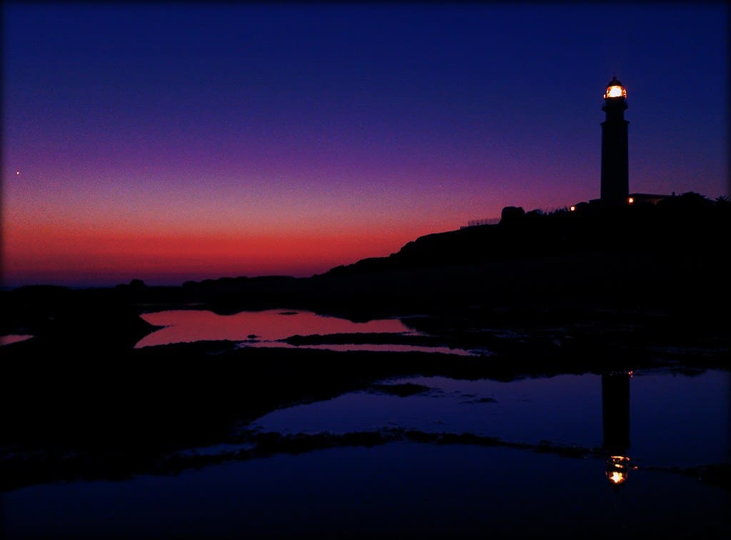 faro de trafalgar puesta de sol cádiz