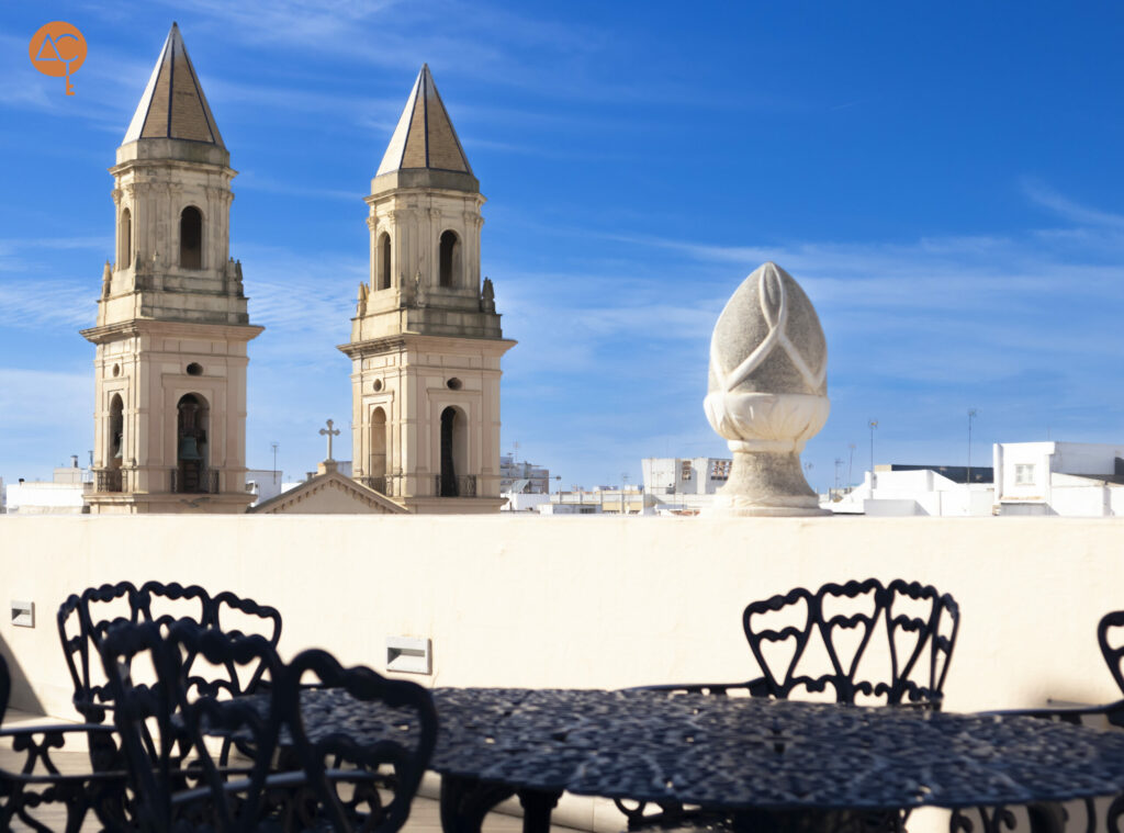 AC GESTION penthouse plaza san antonio Ambiente del Carnaval de Cádiz en el centro histórico