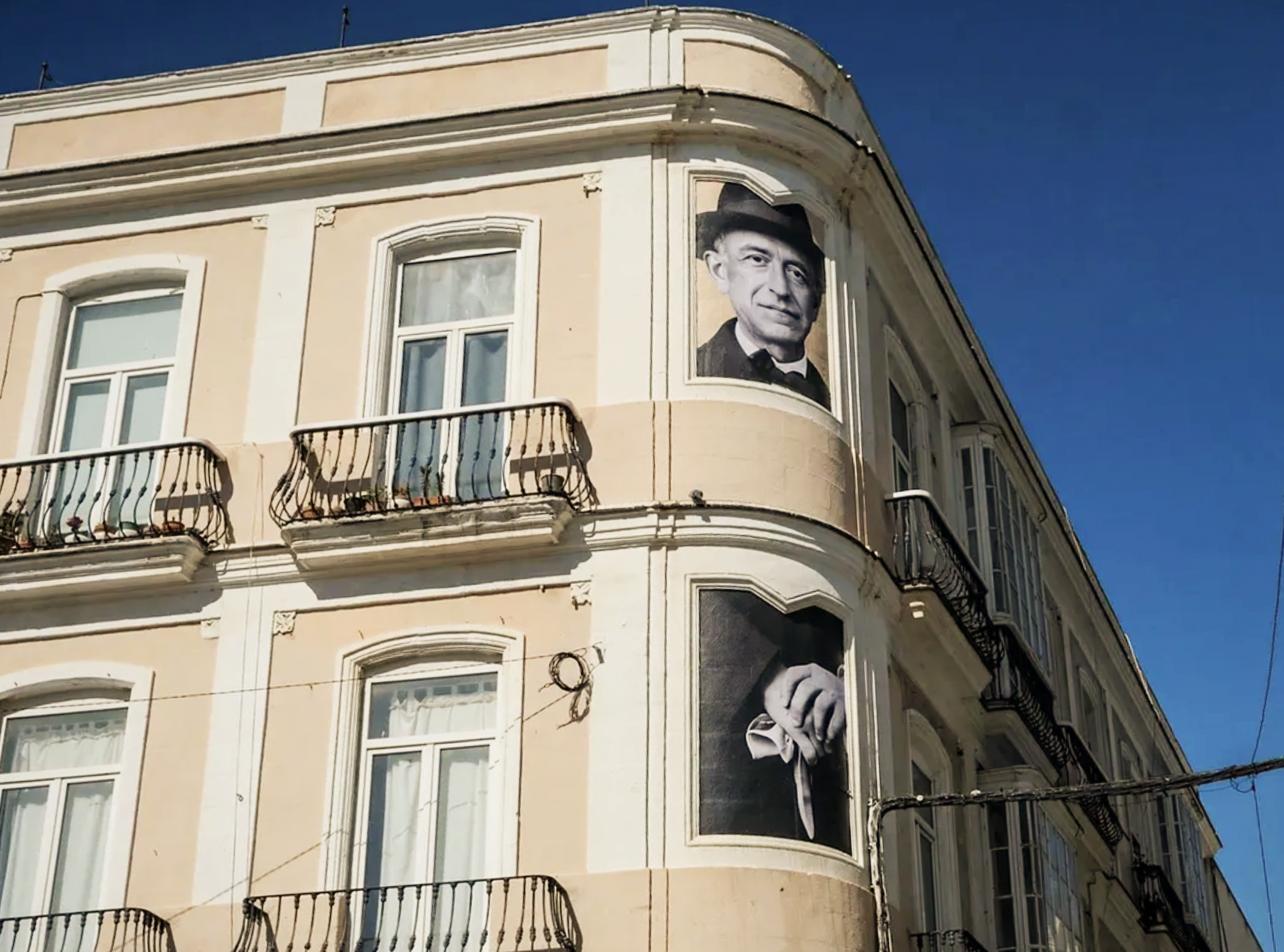 Grafiti de Manuel de Falla en una fachada de Cádiz