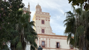 Vista de una de las torres miradores de la plaza España en Cádiz